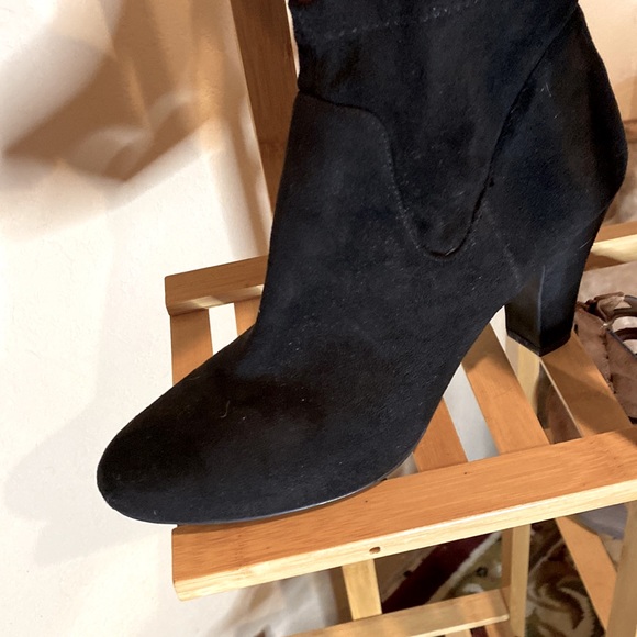 Like new sz 9 BCBG generation black heel boot - Picture 2 of 7